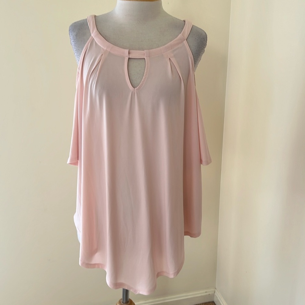 New! Torrid SZ 3X blush cold shoulder handkerchief hem top.